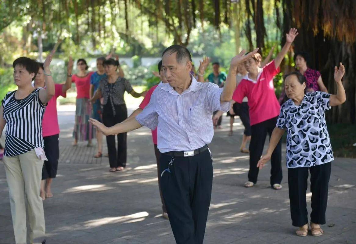 老外跳广场舞瘦60斤;老外跳广场舞瘦60斤视频