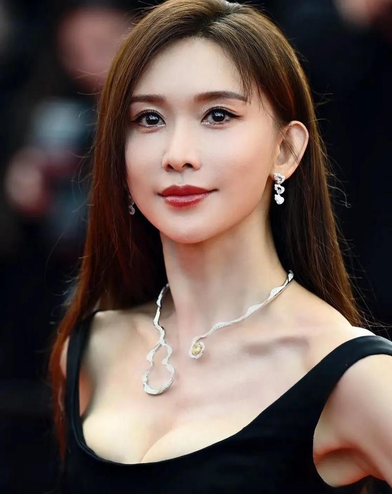 新澳门今晚开奖结果开奖记录和林志玲回应缩脖子与林志玲回应缩脖子是真的吗